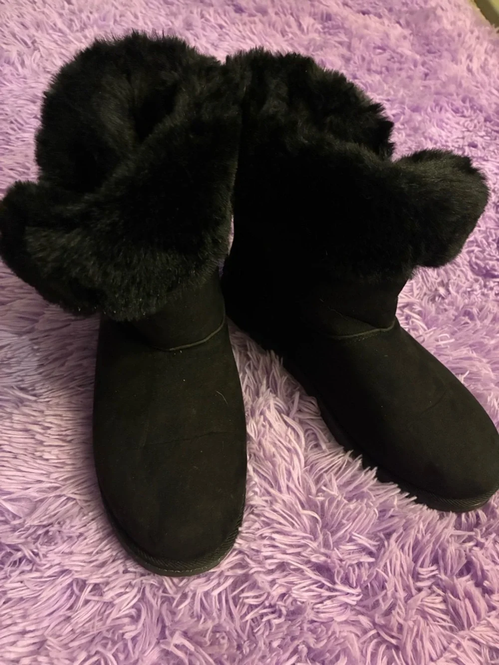 Juicy Couture KING Black Faux Fur Trim Ribbon Pull On Faux Suede Ankle Bootie 8 - Picture 3 of 6